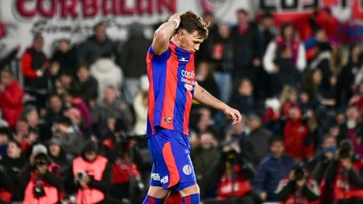 SL Eliminado vs River La desilusión de San Lorenzo tras la eliminación.