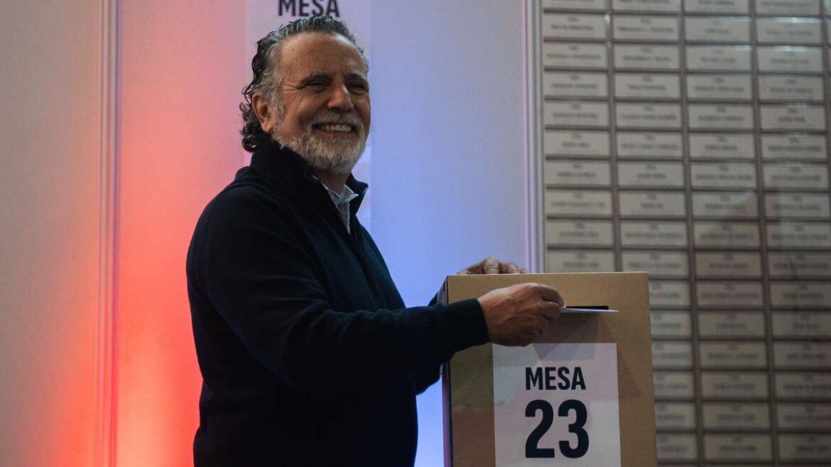 cesar-francis-elecciones-sanlorenzo-2026-votos-casla-mundo-azulgrana César Francis, dirigente de San Lorenzo.
