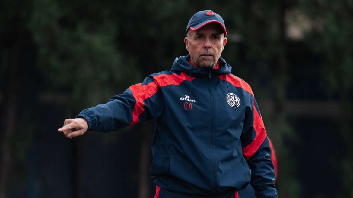 Alvarez, entrenador de San Lorenzo.