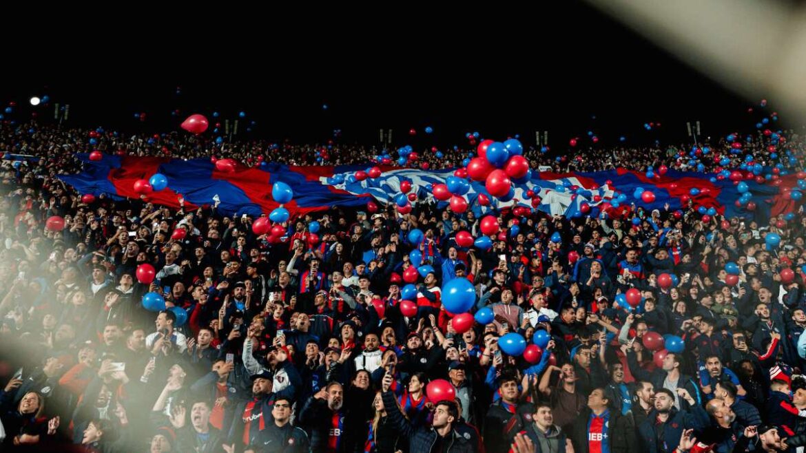 La hinchada de San Lorenzo en la Copa Sudamericana.