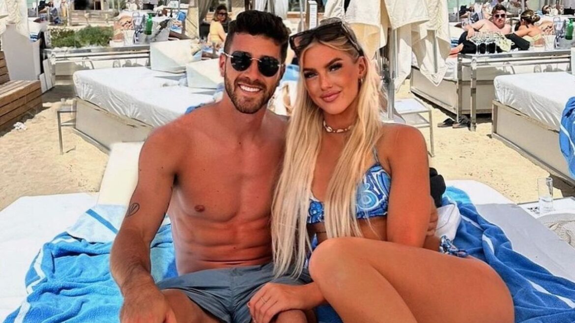 Kelci-Rose-Bowers-Senesi-novia-Bournemouth-pareja