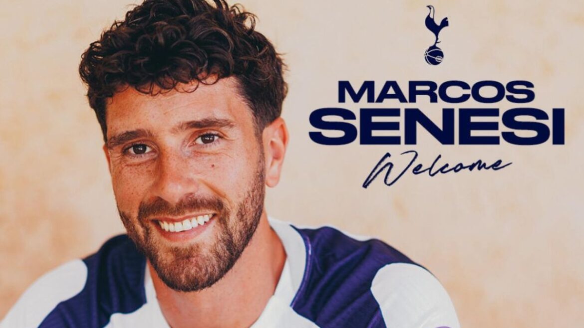 Marcos Senesi Marcos Senesi posa con la camiseta de Tottenham.