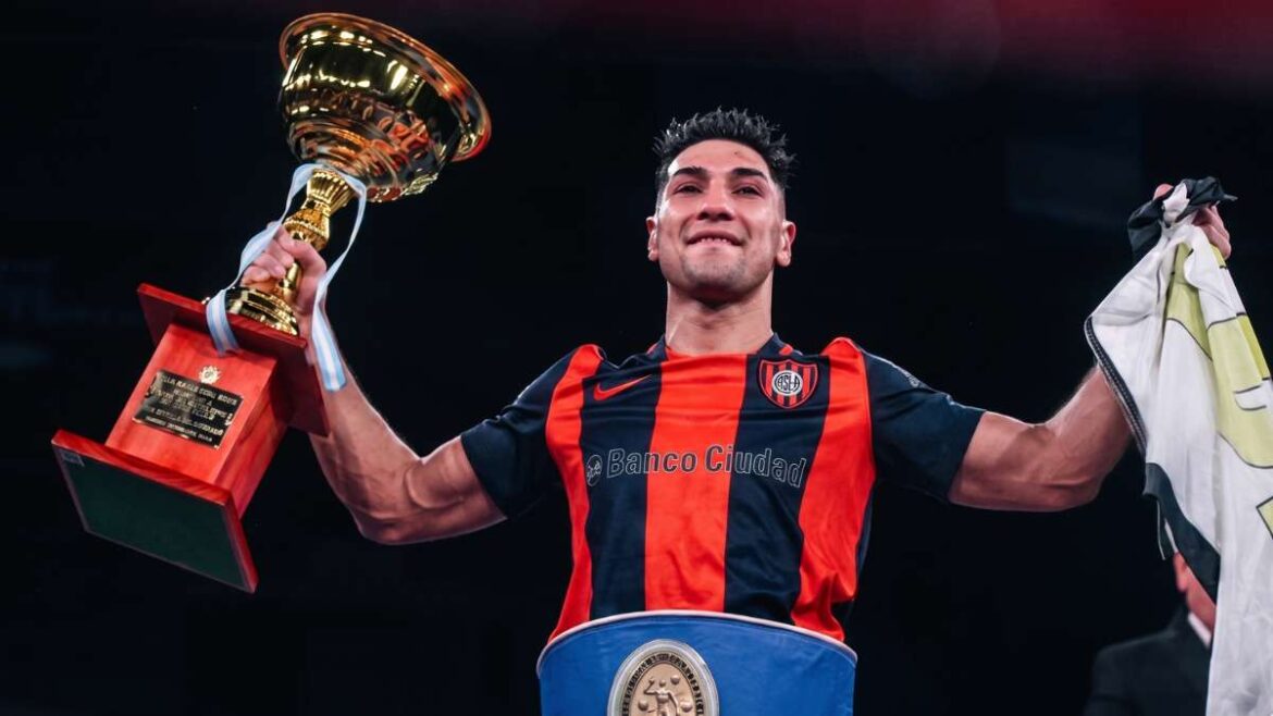 alejandro-cuervo-silva-san-lorenzo-titulo-mundial-valdivia-pelea-boxeo-mundial-mundo-azulgrana Alejandro Cuervo Silva, boxeador fana de San Lorenzo.