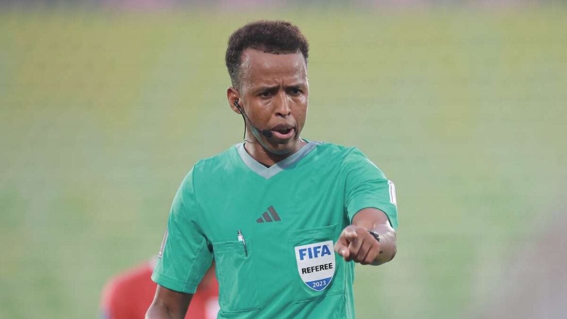 arbitro-somali-omar-abdulkadir-artan-fifa-estados-unidos-mundial-mundo-azulgrana Omar Abdulkadir Artan, árbitro somalí.