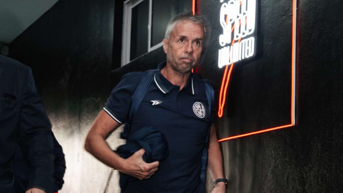 Gustavo &Aacute;lvarez, ex entrenador de San Lorenzo.