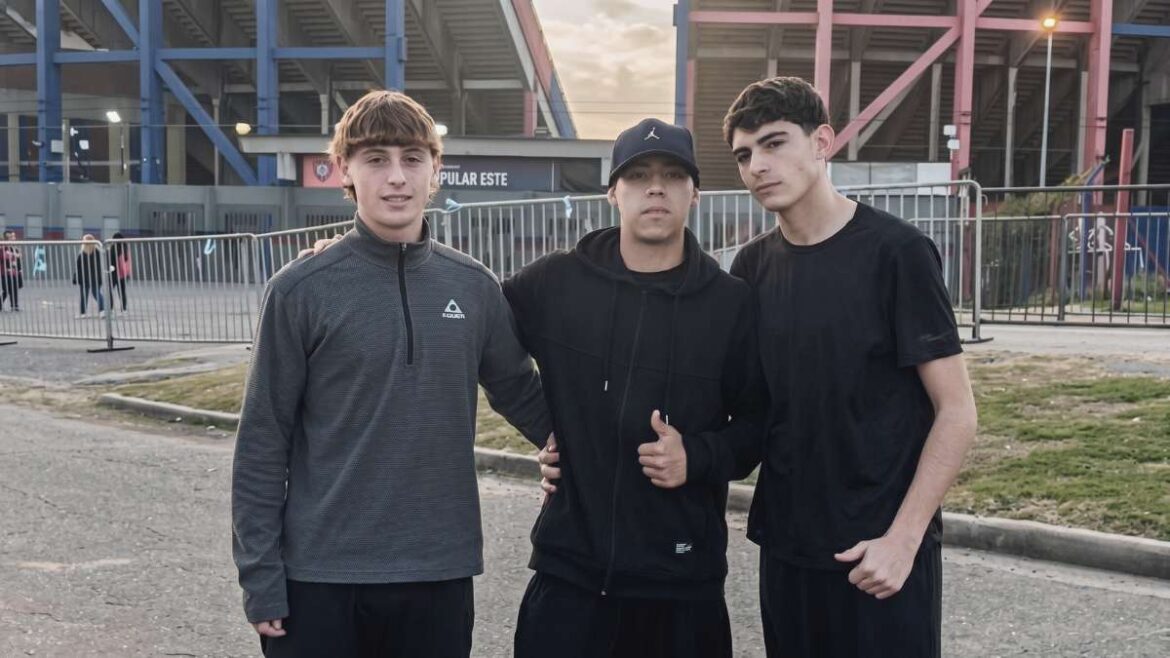 juveniles-prueba-san-lorenzo-inferiores-formativas-casla-mundo-azulgrana Los tres jóvenes en las inmediaciones del Pedro Bidegain.