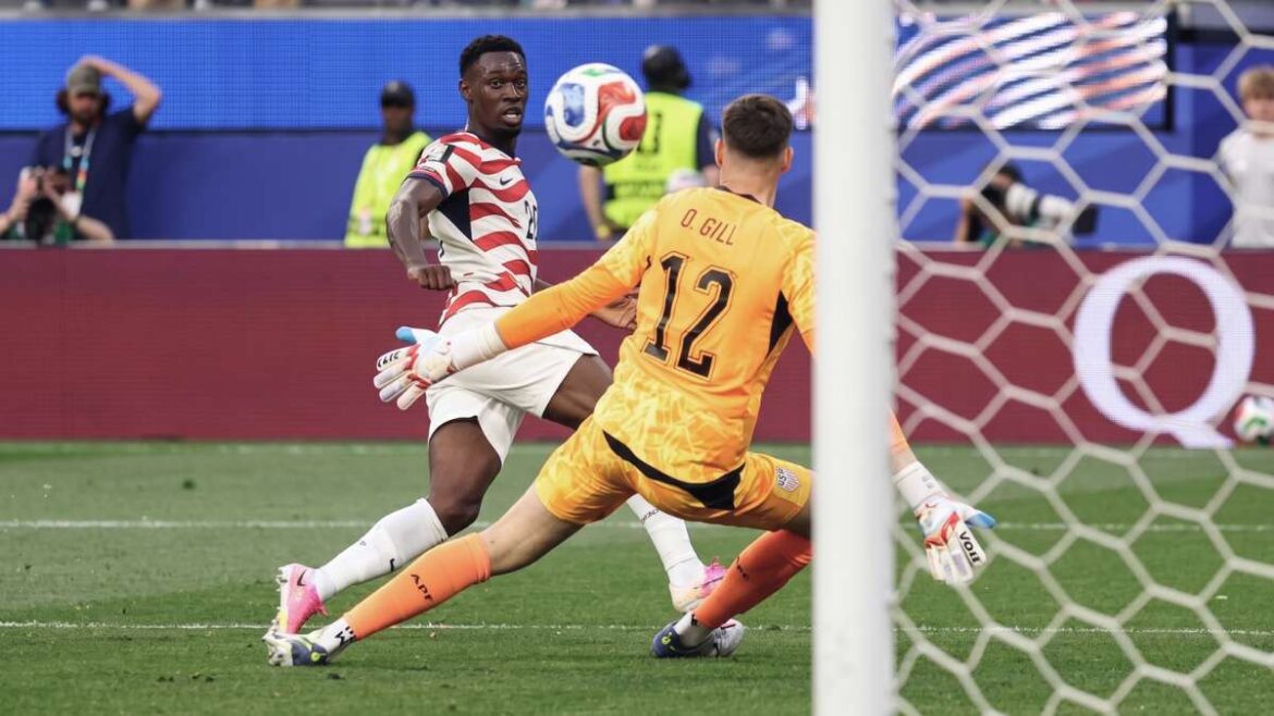 orlando-gill-mundial-paraguay-estados-unidos-opiniones-san-lorenzo-mundo-azulgrana Orlando Gill, anoche ante Estados Unidos.