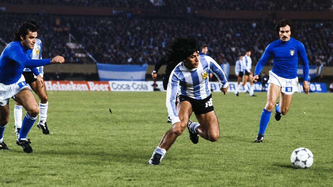 Oscar Ortiz, ante Italia en el Mundial de 1978.