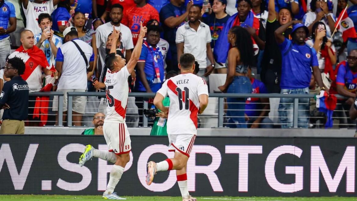 peru-renzo-garces-san-lorenzo-alianza-lima-peru-libero-mundo-azulgrana Renzo Garcés, celebrando un gol peruano en un amistoso.