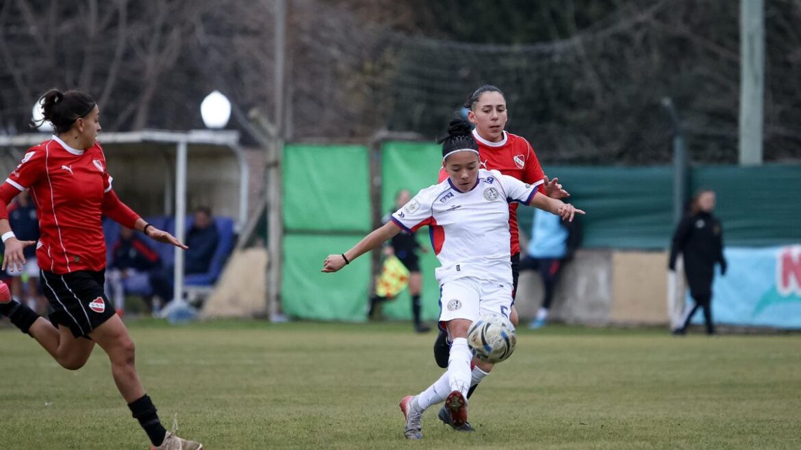 Las Santitas celebran una nueva victoria en el campeonato de f&uacute;tbol femenino.