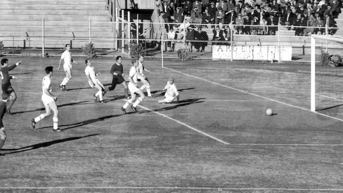 argentina-inglaterra-san-lorenzo-sanfilippo-mundial-semifinales-southampton-mundo-azulgrana José Sanfilippo, delantero de San Lorenzo.