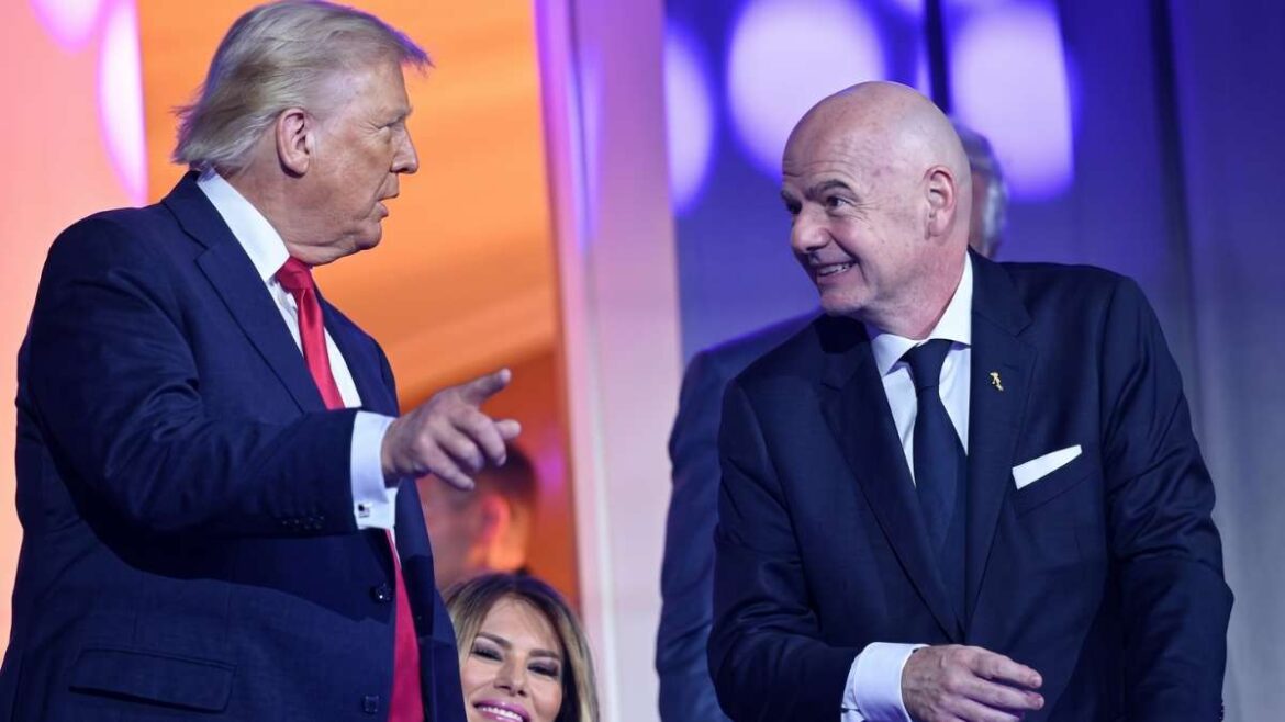 donald-trump-fifa-infantino-estados-unidos-belgica-uefa-folarin-balogun-mundo-azulgrana Donald Trump y Gianni Infantino.