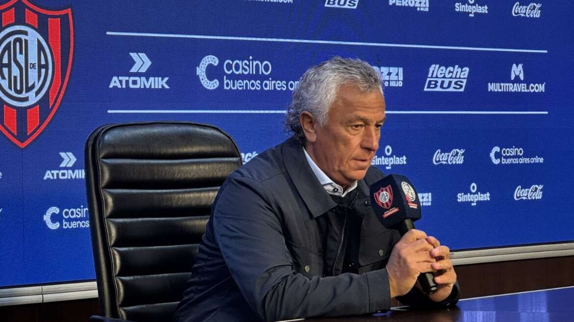 nestor-gorosito-pipo-conferencia-ayuda-lammens-tinelli-culotta-san-lorenzo-mundo-azulgrana Néstor Gorosito, entrenador de San Lorenzo.